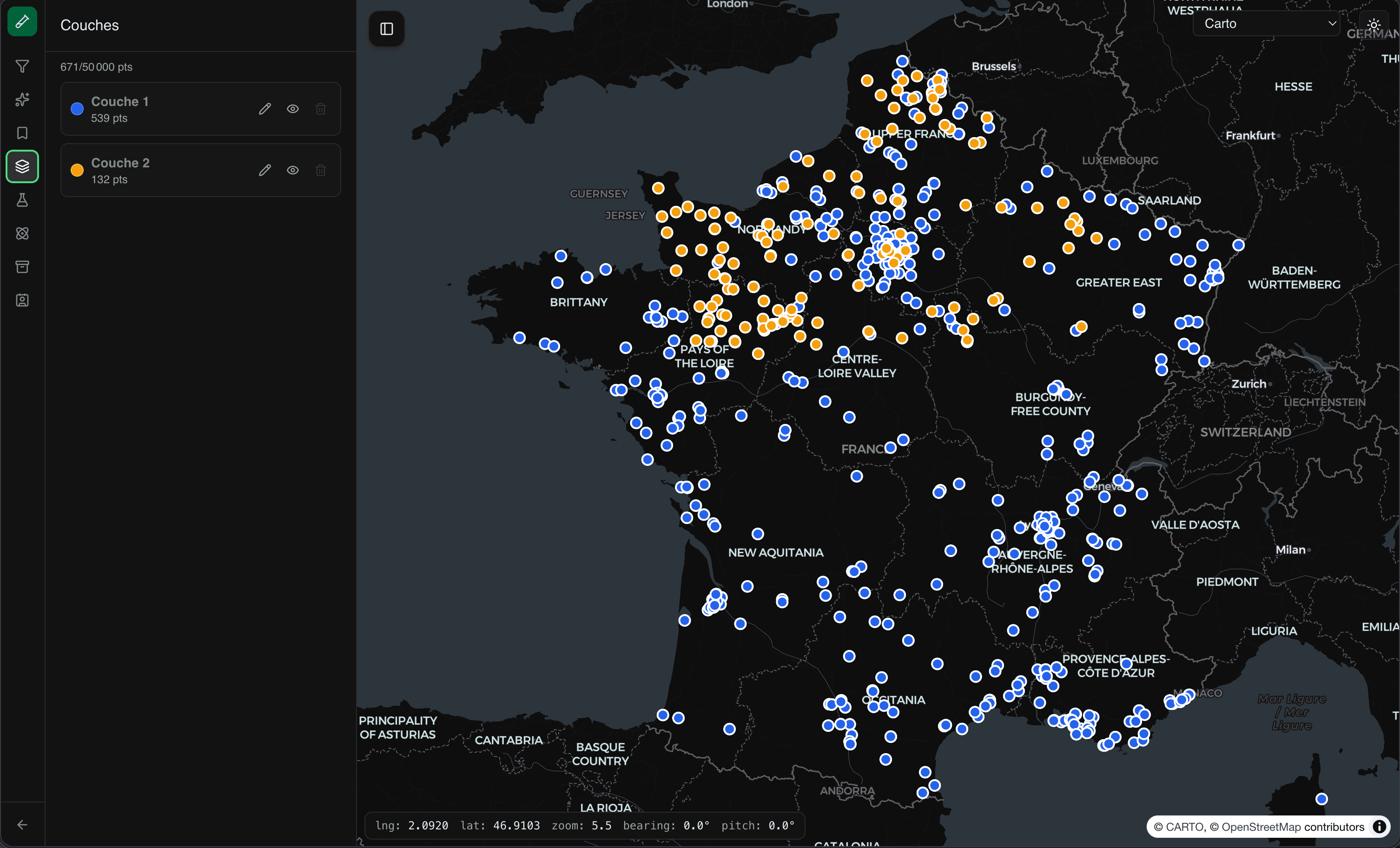 Panneau Couches avec deux couches superposées sur la carte.